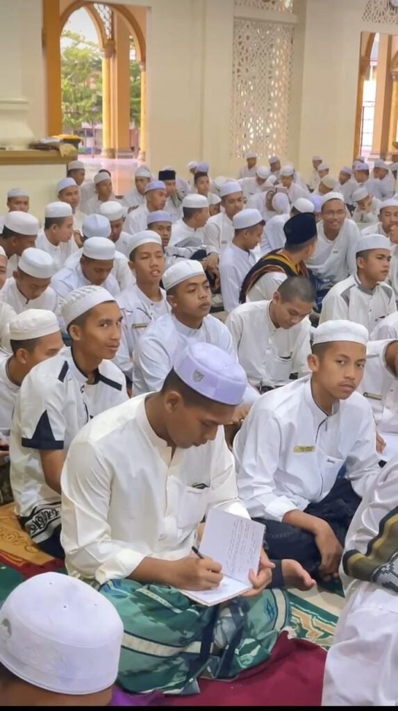 Tanya Jawab dalam meningkatkan kualitas bahasa Santri Darul Hijrah