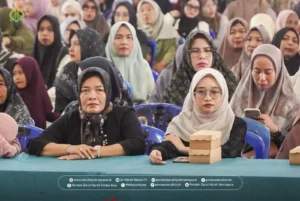 para wali santri hadir mendengarkan sambutan pimpinan tentang memasukkan anak ke pondok Darul Hijrah Cindai Alus Martapura