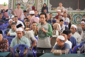 wali santri menyampaikan permohonan memasukkan anak ke pondok Darul Hijrah Cindai Alus Martapura
